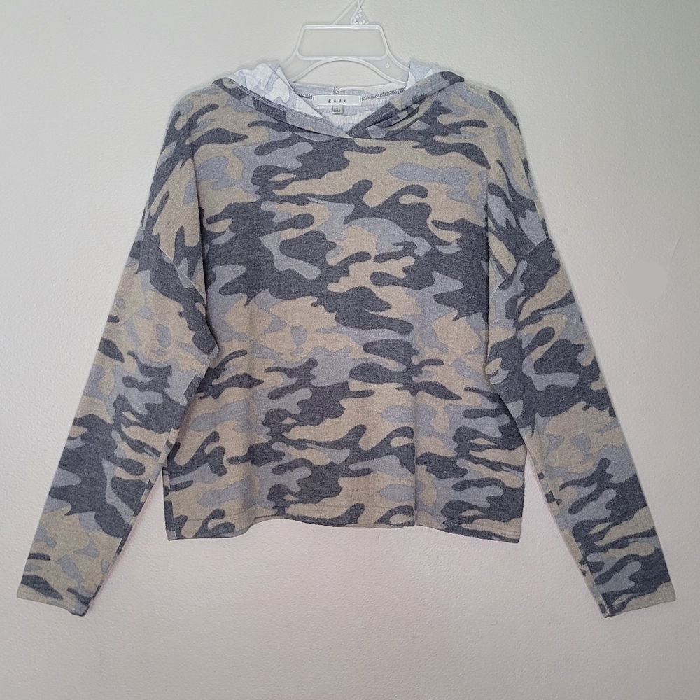 S | Gaze | Long Sleeved Camo Hoodie / Sweater